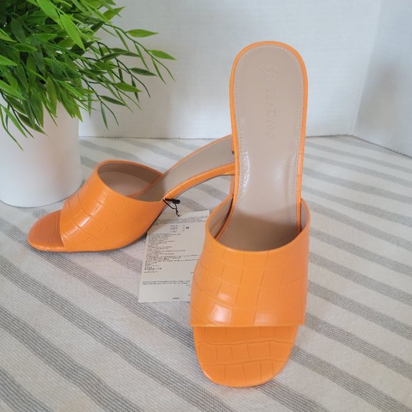 The Drop Block Heeled Mule - Picture 4 of 12